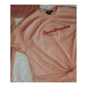 ✰ MISSGUIDED HEARTBREAKER PETITE TEE ✰